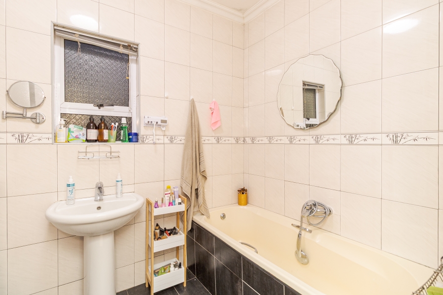 4 Bedroom Property for Sale in Devon Park Western Cape